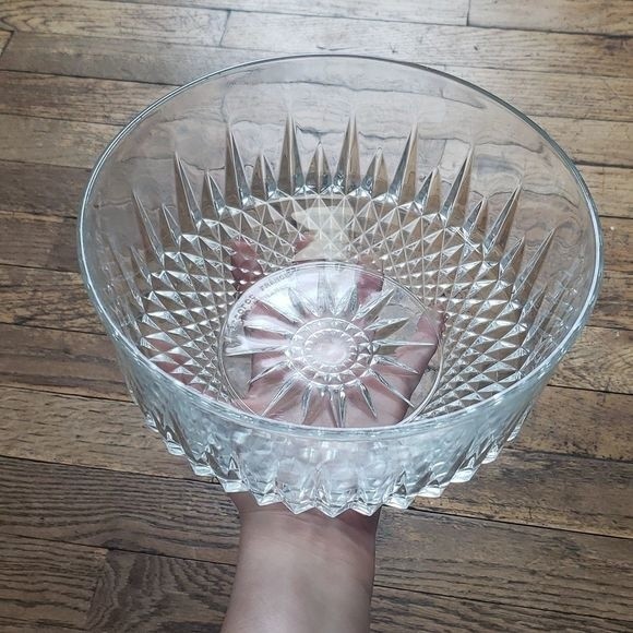 Arcoroc Serving Bowl with Sun Design 9 Inches - Picture 1 of 8